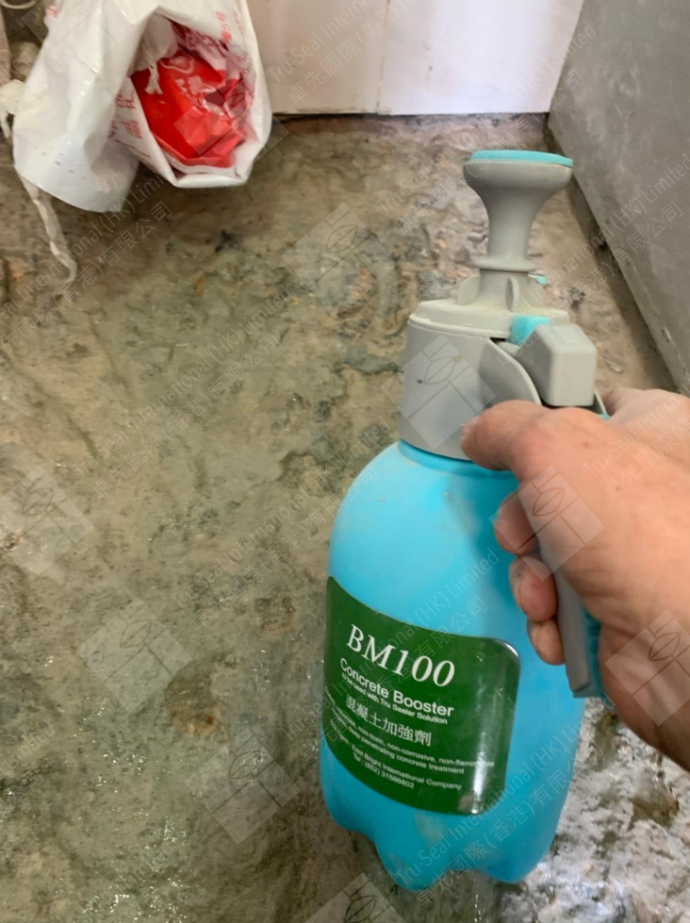 廁所企缸地台滲水漏水問題嚴重,用卓先液─納米滲透型石屎防漏及養護材料重造防水層