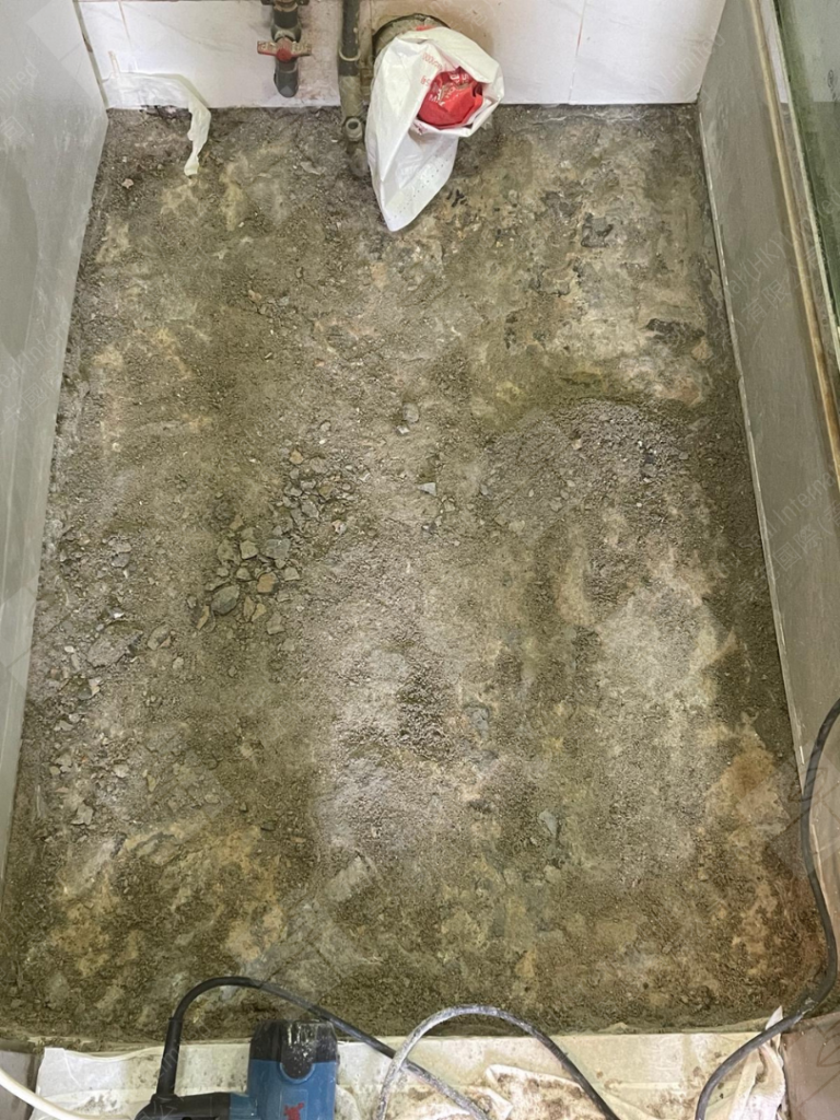 廁所企缸地台滲水漏水問題嚴重,用卓先液─納米滲透型石屎防漏及養護材料重造防水層