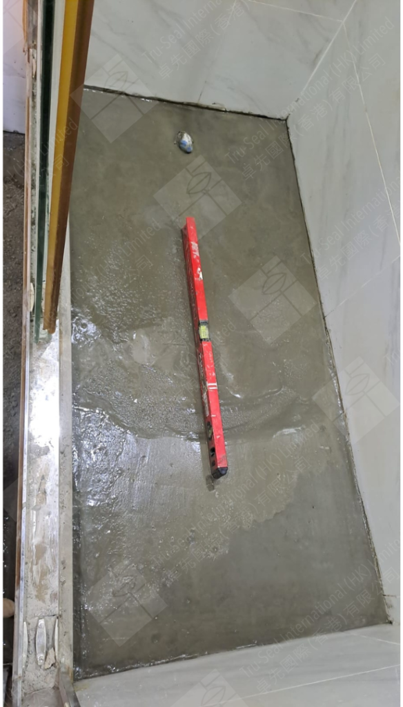 廁所企缸地台滲水漏水問題嚴重,用卓先液─納米滲透型石屎防漏及養護材料重造防水層