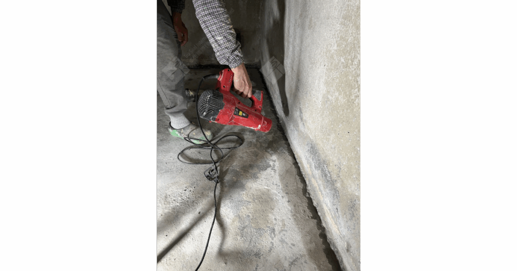 地下室升降機槽𨋢槽地下停車場出現漏水問題頻繁嚴重，使用卓先液─納米滲透型石屎防漏及養護材料維修及重造防水層徹底解決滲漏問題